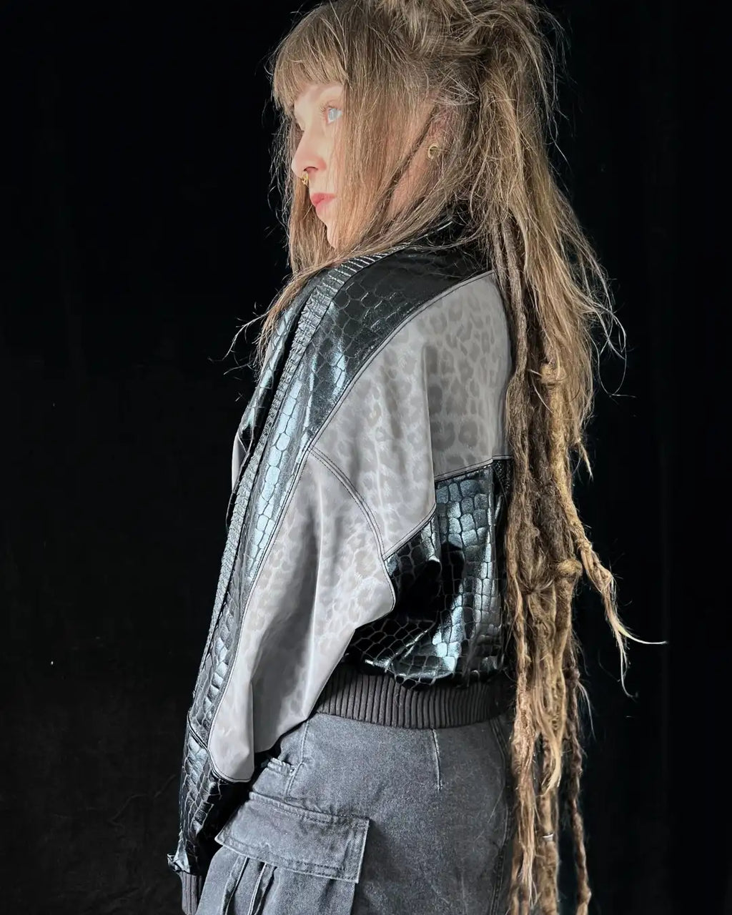 Leichte Bomberjacke grau / Kroko