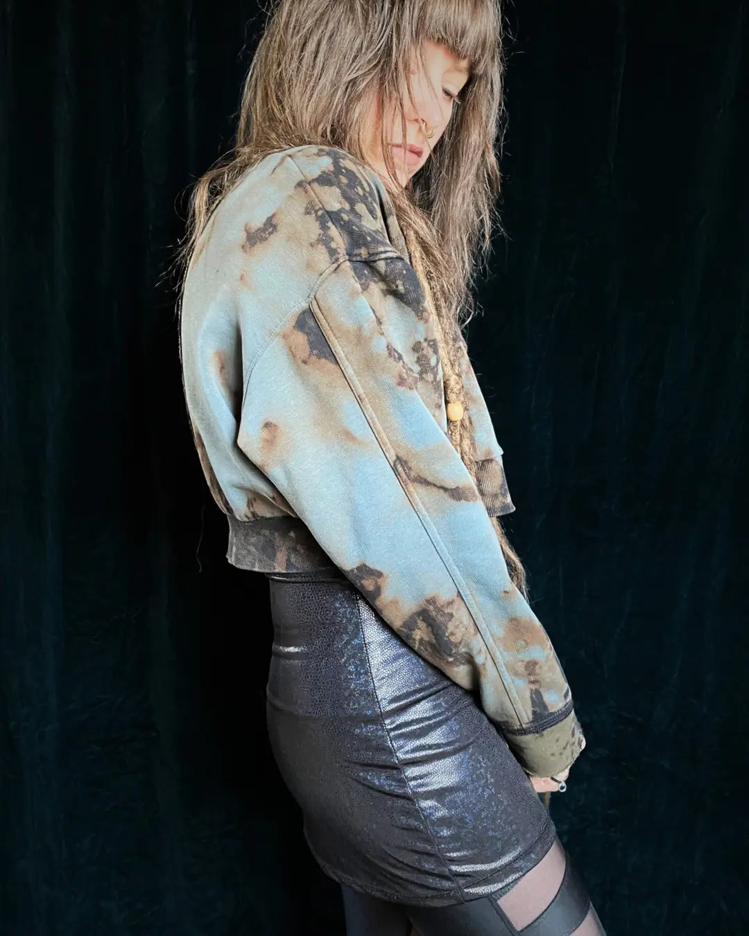 Crop Hoodie Tie Dye mit Backpatch