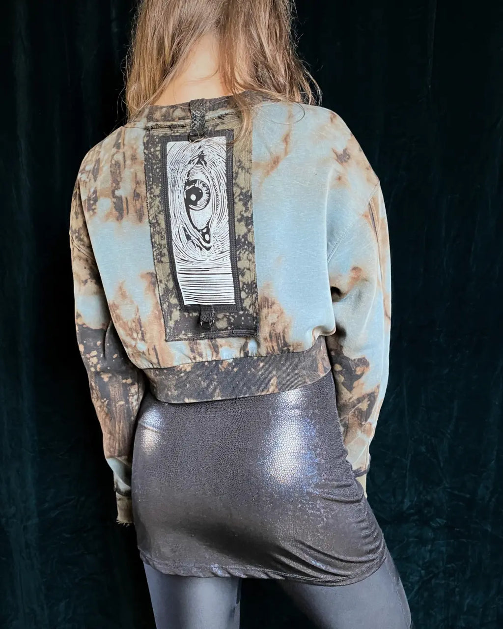 Crop Hoodie Tie Dye mit Backpatch