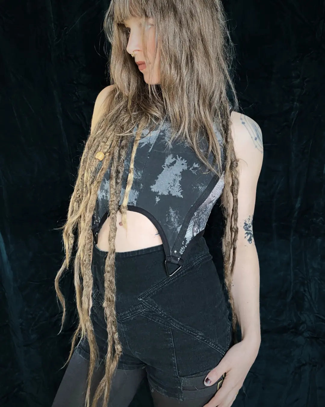 Crop Top mit Metallapplikationen