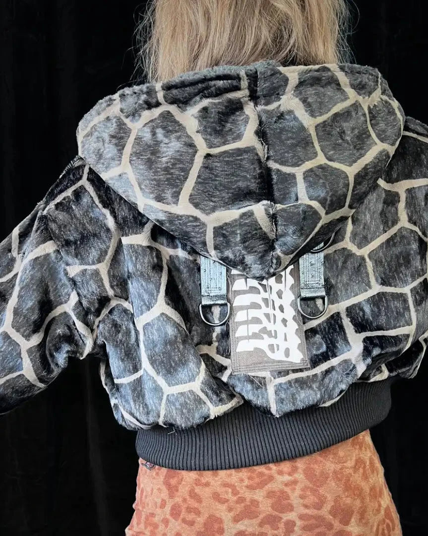 Faux Fur Jacket – Animalprint Giraffe with Pattern Backpatch
