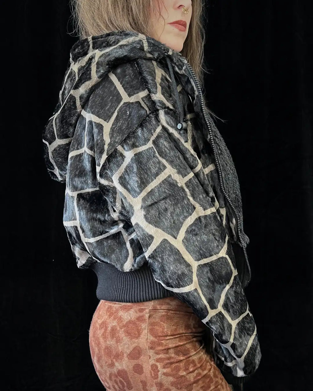 Faux Fur Jacket – Animalprint Giraffe with Pattern Backpatch