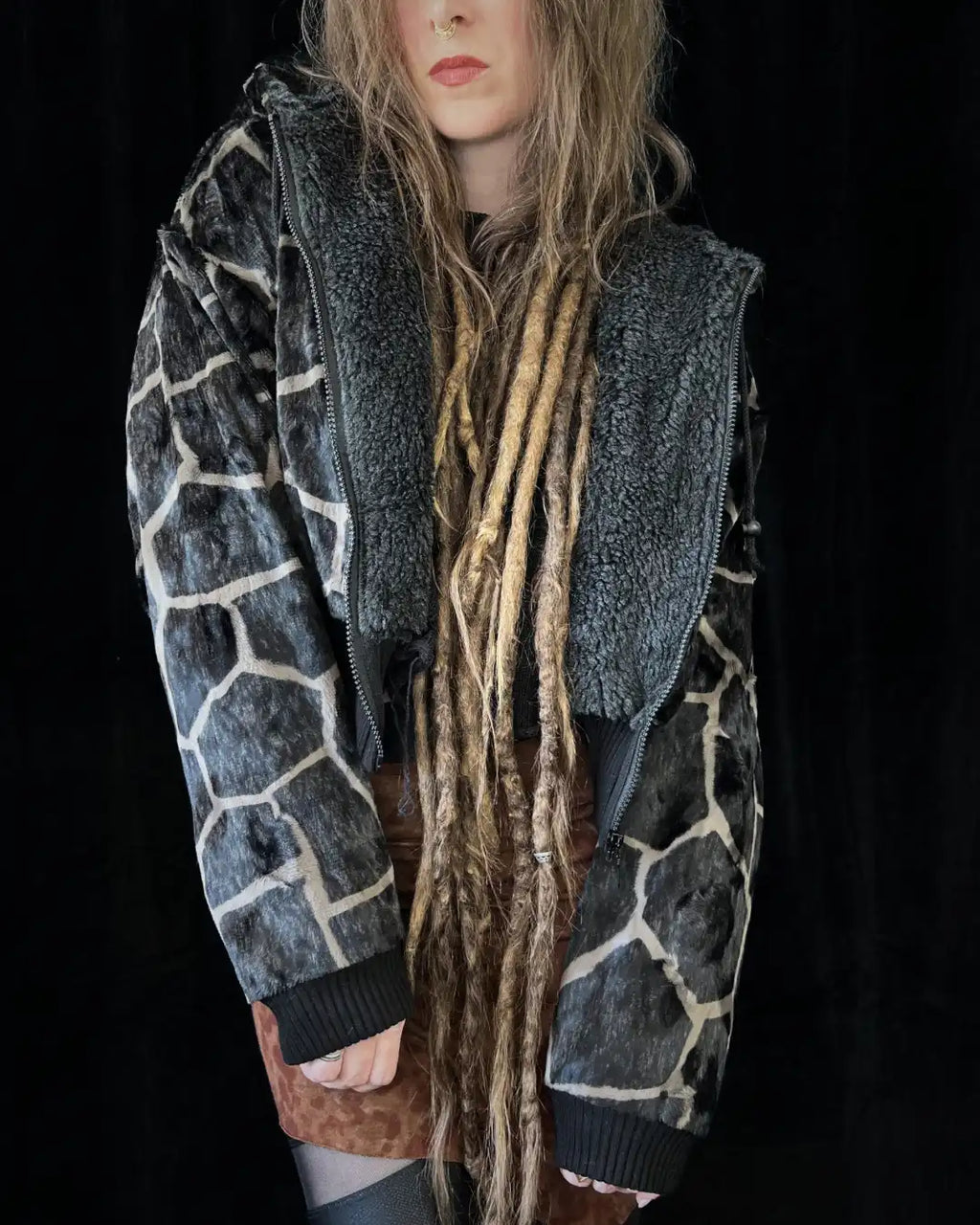 Faux Fur Jacket – Animalprint Giraffe with Pattern Backpatch