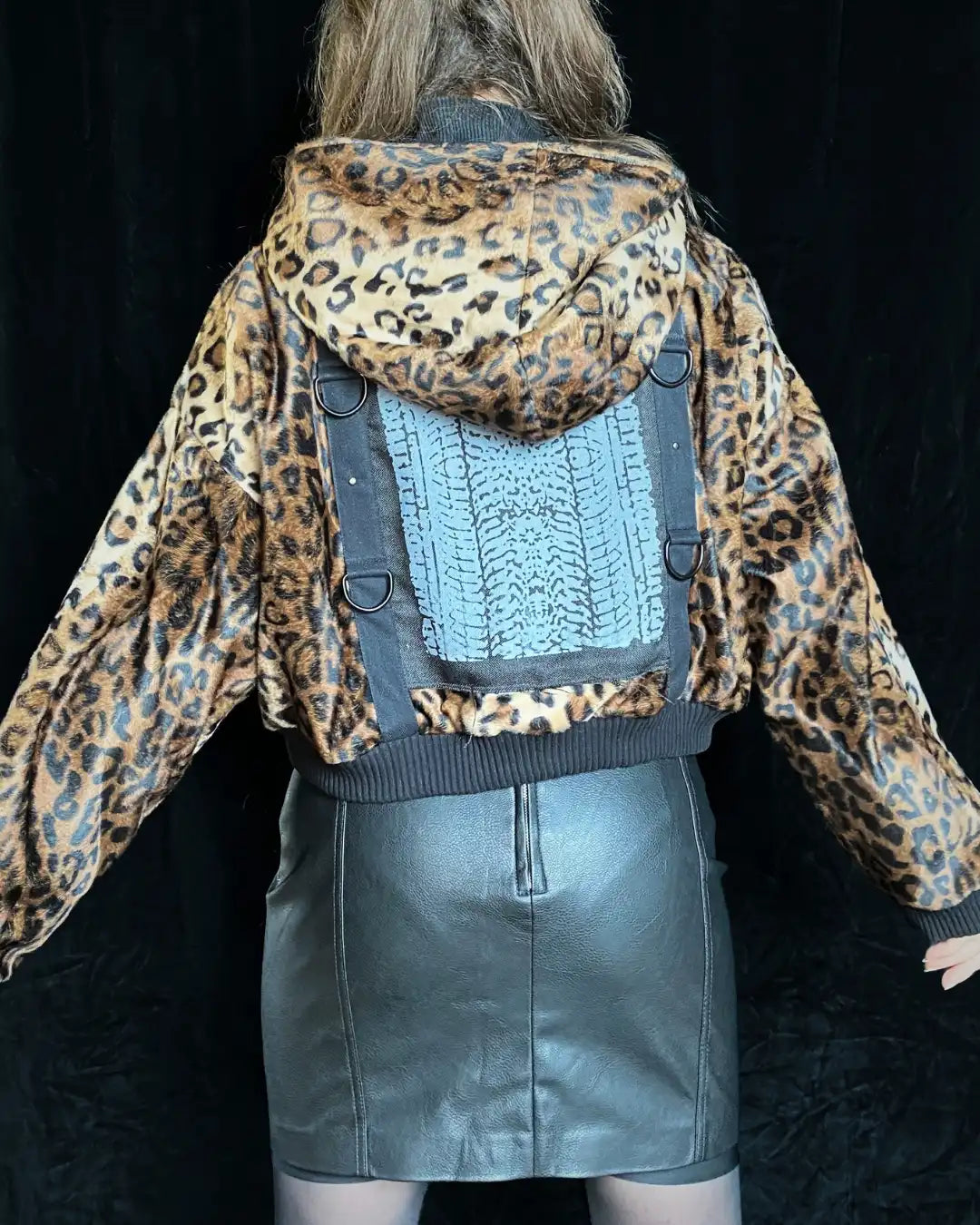 Felljacke Leo braun mit großem Backpatch