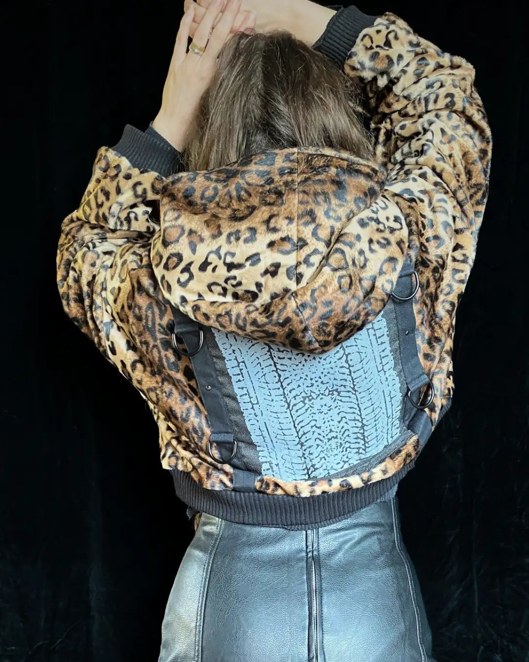 Felljacke Leo braun mit großem Backpatch