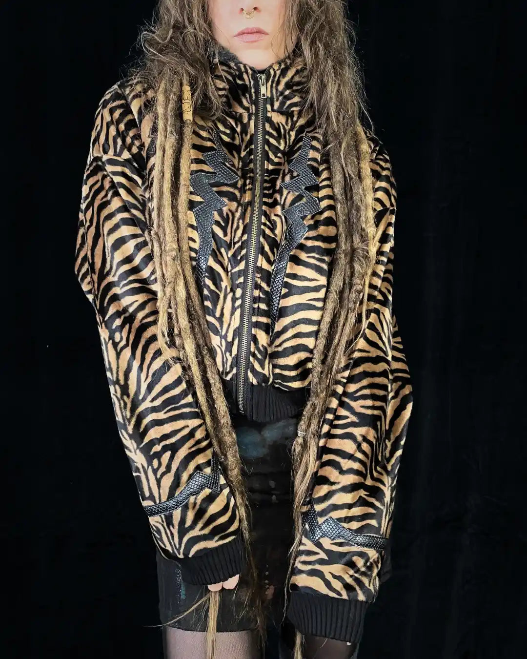 Faux Fur Jacket – Animalprint Tiger/snakeskin with pattern backpatch