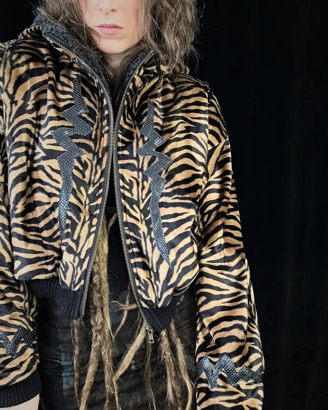 Faux Fur Jacket – Animalprint Tiger/snakeskin with pattern backpatch