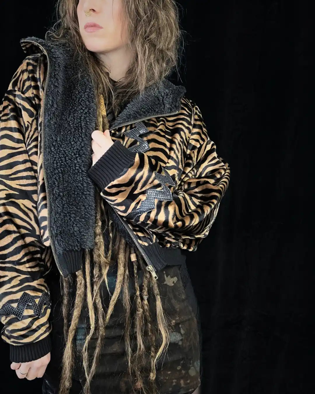 Faux Fur Jacket – Animalprint Tiger/snakeskin with pattern backpatch
