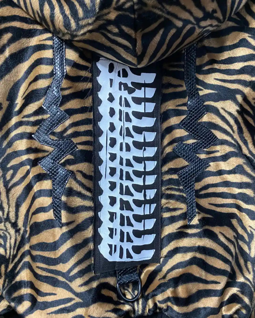 Faux Fur Jacket – Animalprint Tiger/snakeskin with pattern backpatch
