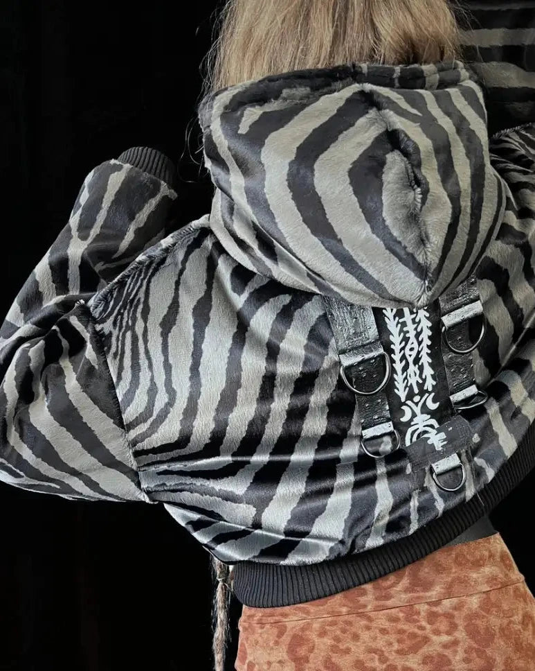 Faux Fur Jacket – Animalprint grey Zebra / Pattern Backpatch