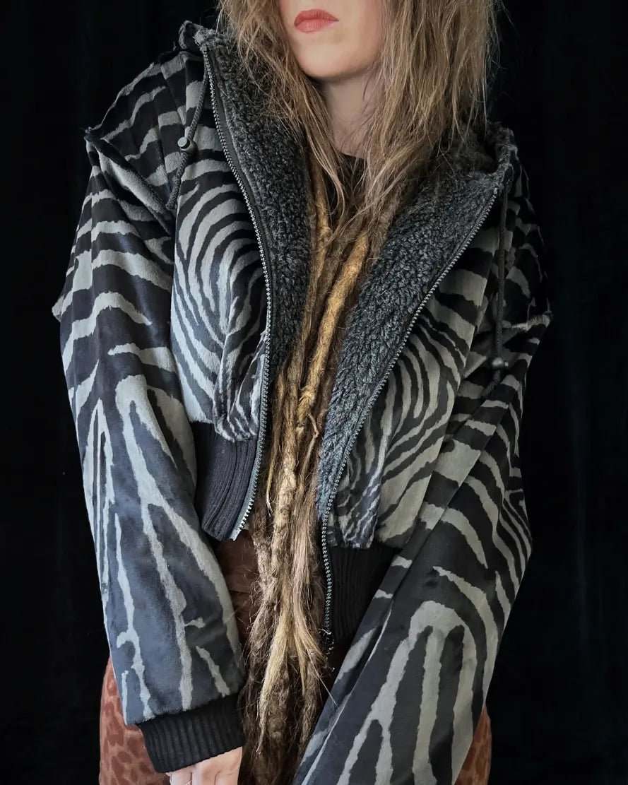 Faux Fur Jacket – Animalprint grey Zebra / Pattern Backpatch