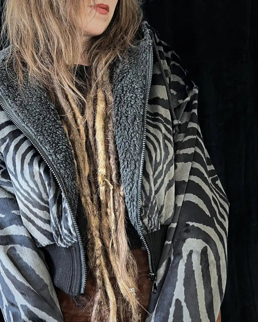 Faux Fur Jacket – Animalprint grey Zebra / Pattern Backpatch