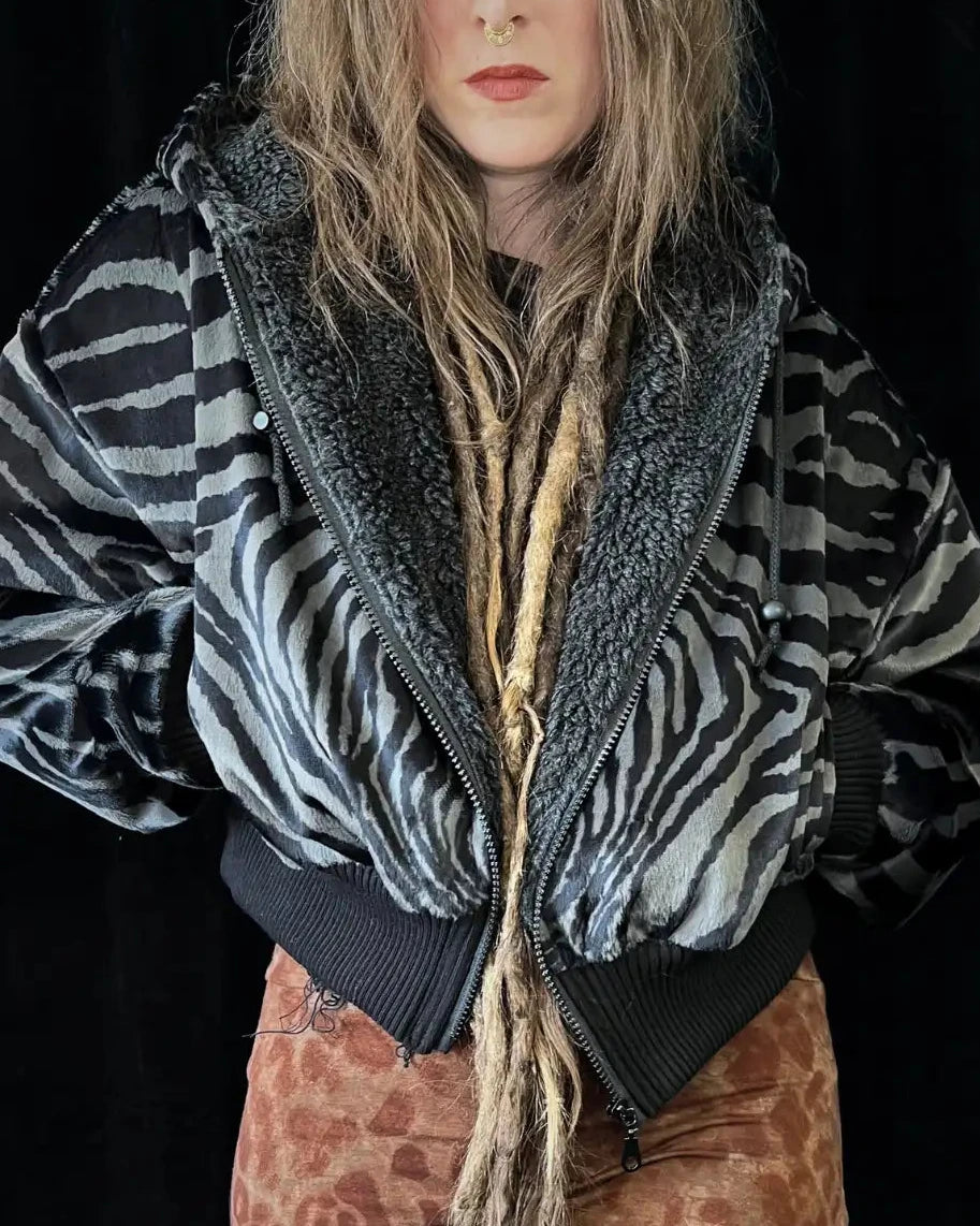 Faux Fur Jacket – Animalprint grey Zebra / Pattern Backpatch