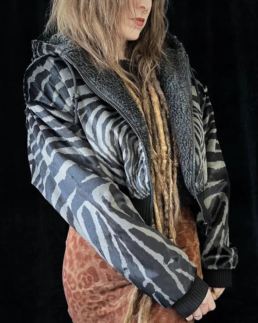 Faux Fur Jacket – Animalprint grey Zebra / Pattern Backpatch