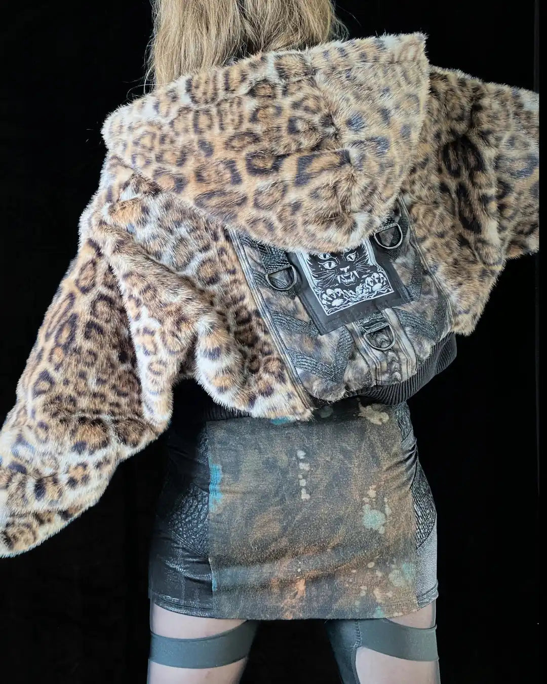 Faux Fur Jacket – Animalprint dark Leopard/CAT/black appliques