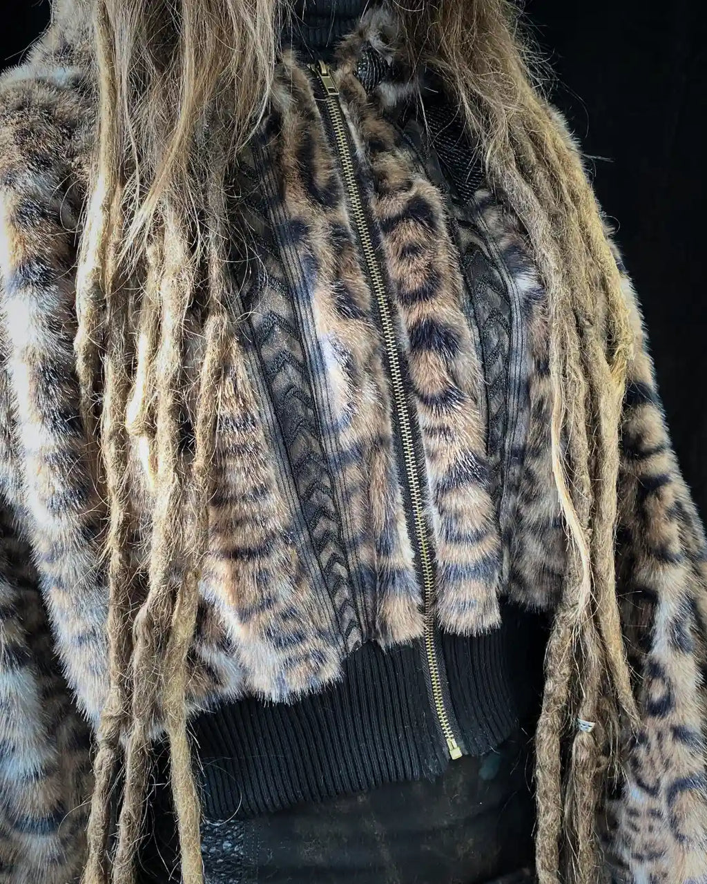 Felljacke dunkles Leo/Schlange mit Katzen Backpatch