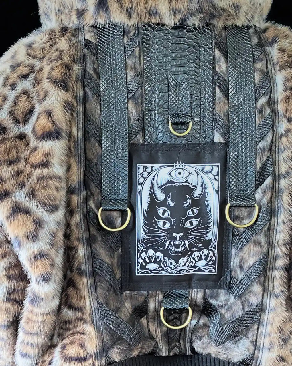 Felljacke dunkles Leo/Schlange mit Katzen Backpatch