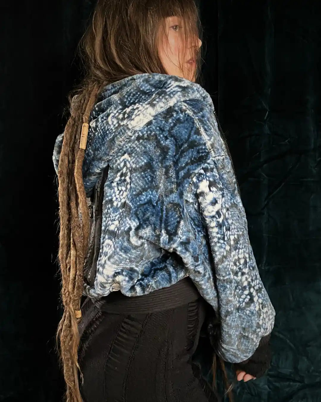 Felljacke Schlange blau