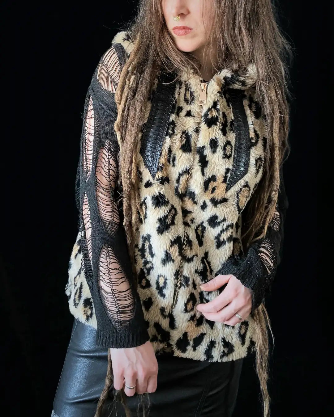 Leo fur vest with hood and backpatch