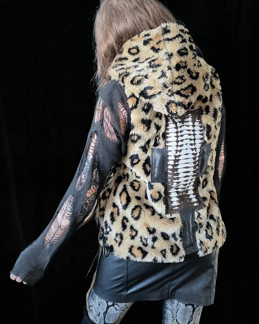 Leo fur vest with hood and backpatch