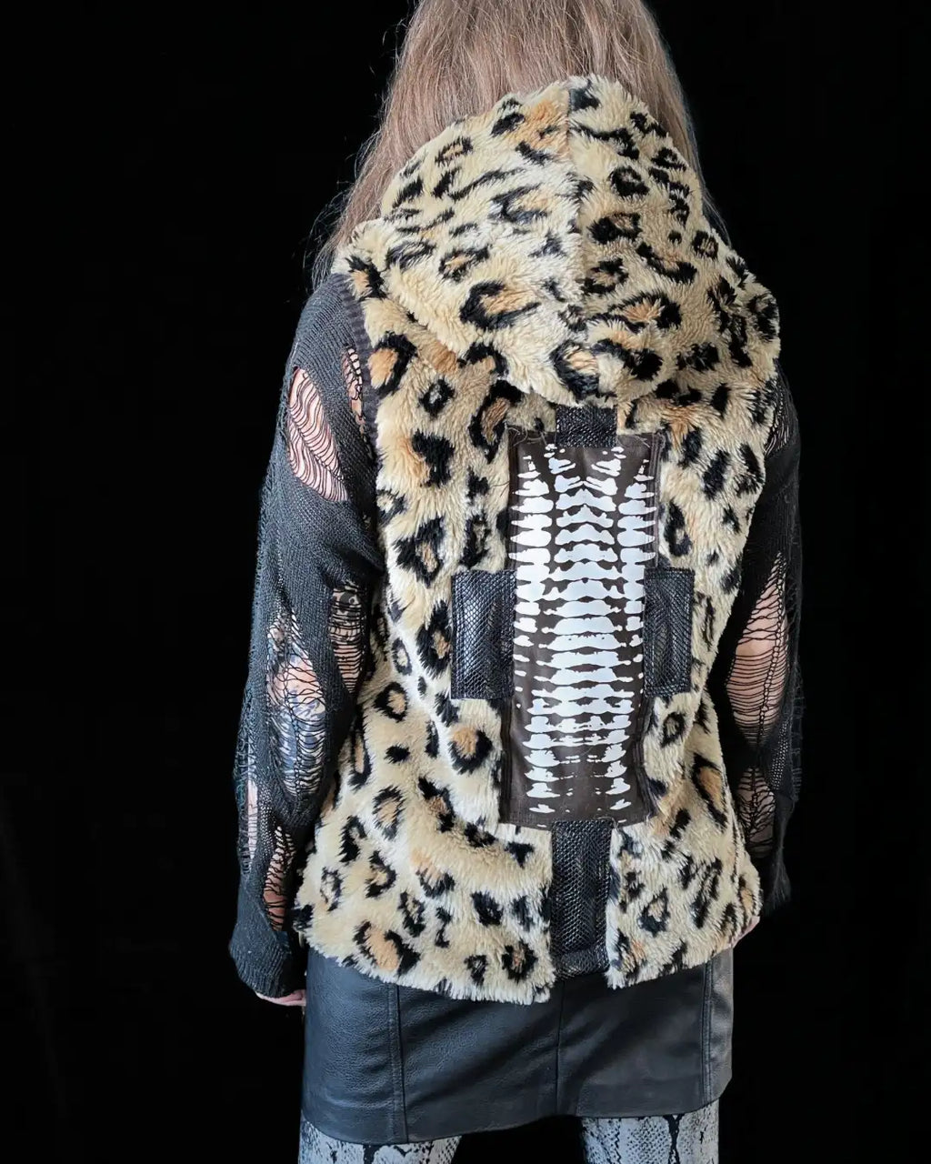 Leo fur vest with hood and backpatch