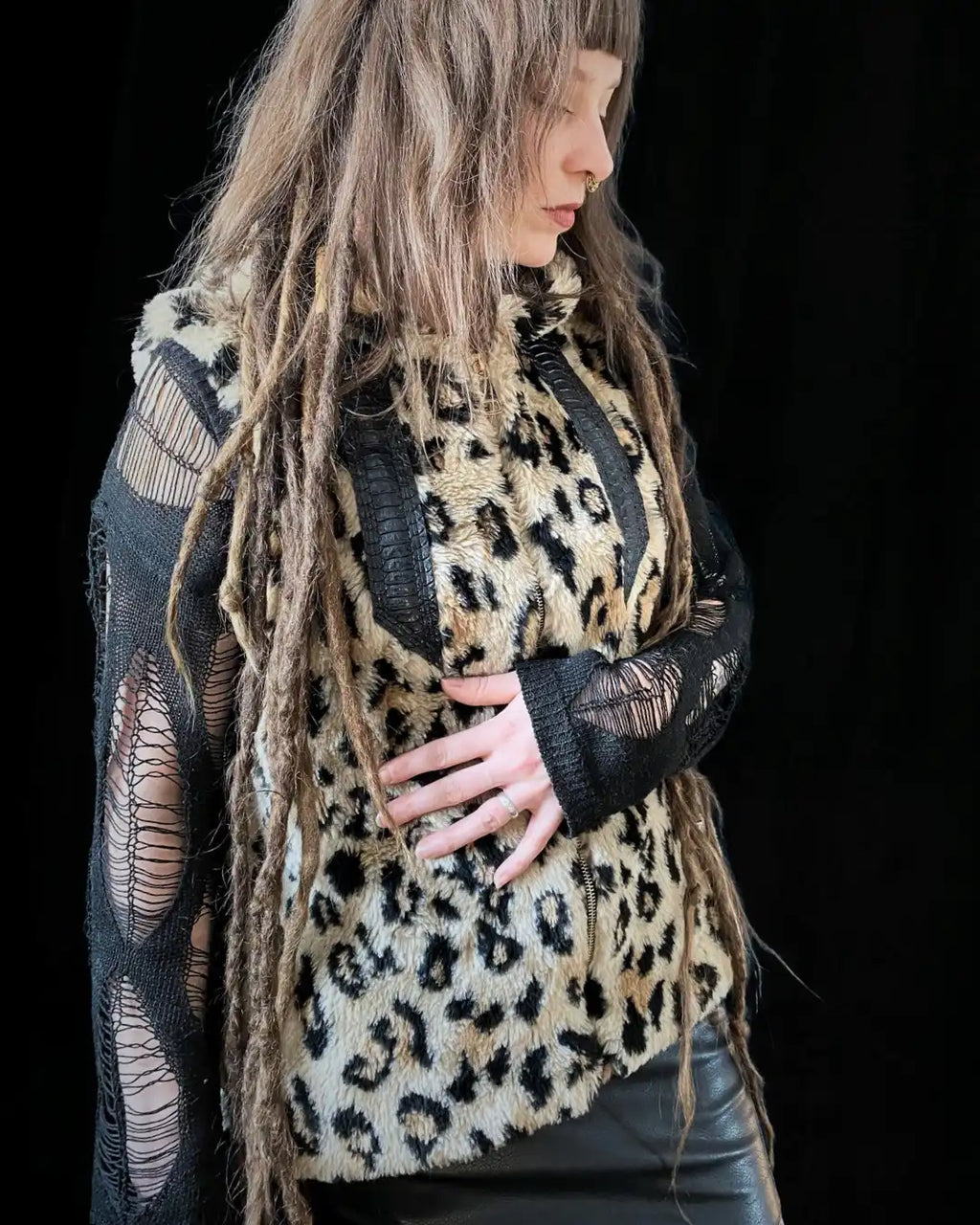 Leo fur vest with hood and backpatch