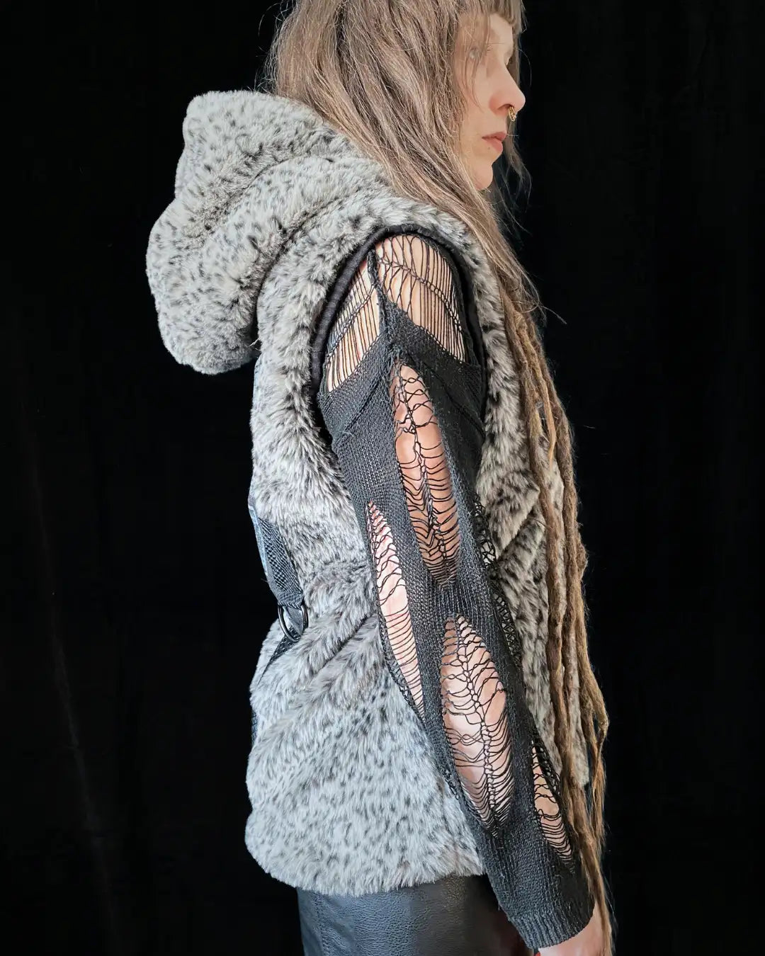 Leo fur vest grey with hood and backpatch