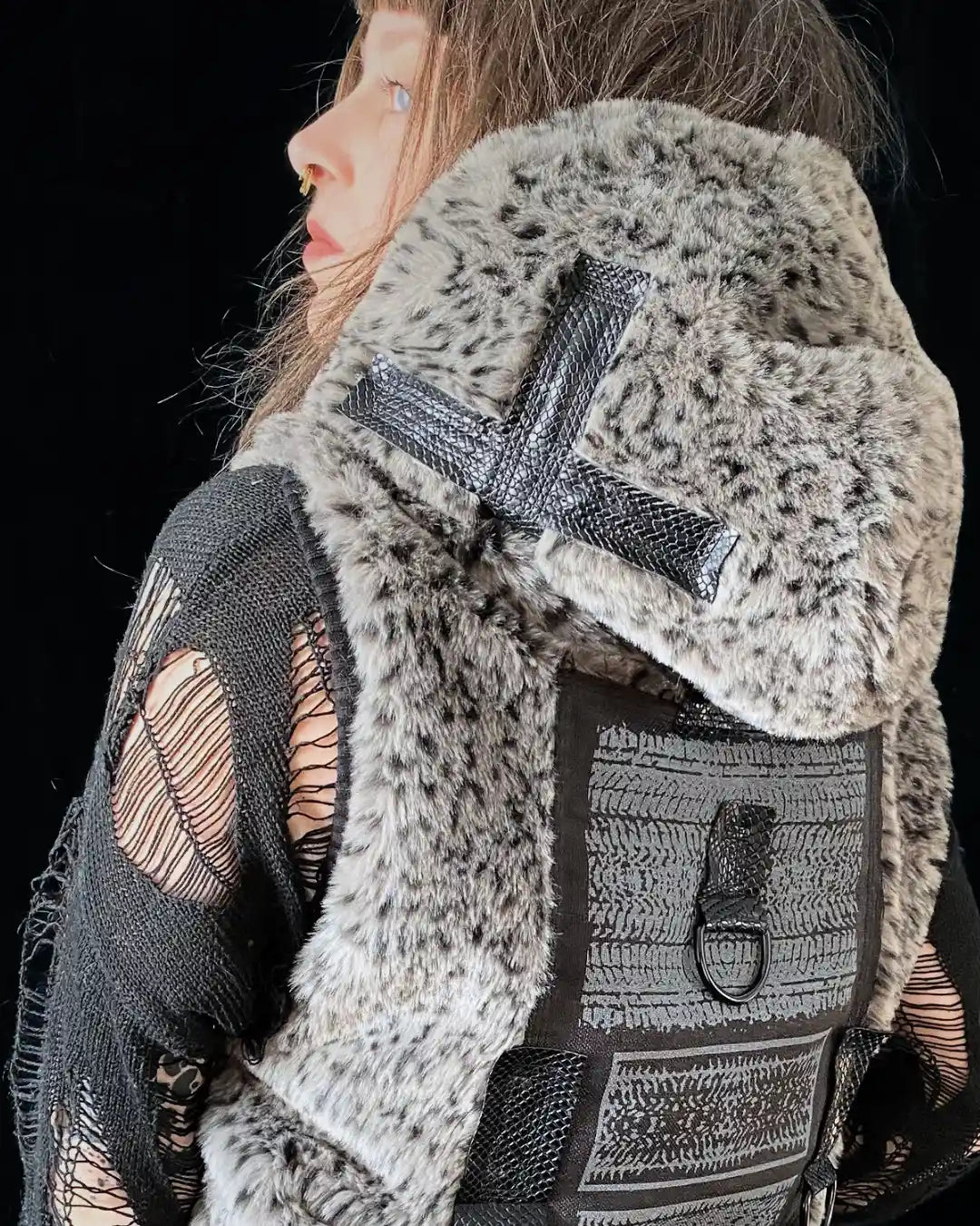 Leo fur vest grey with hood and backpatch