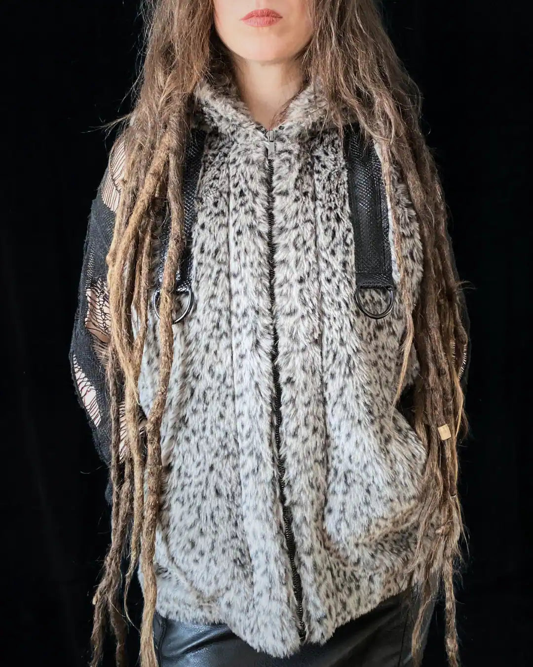 Leo fur vest grey with hood and backpatch