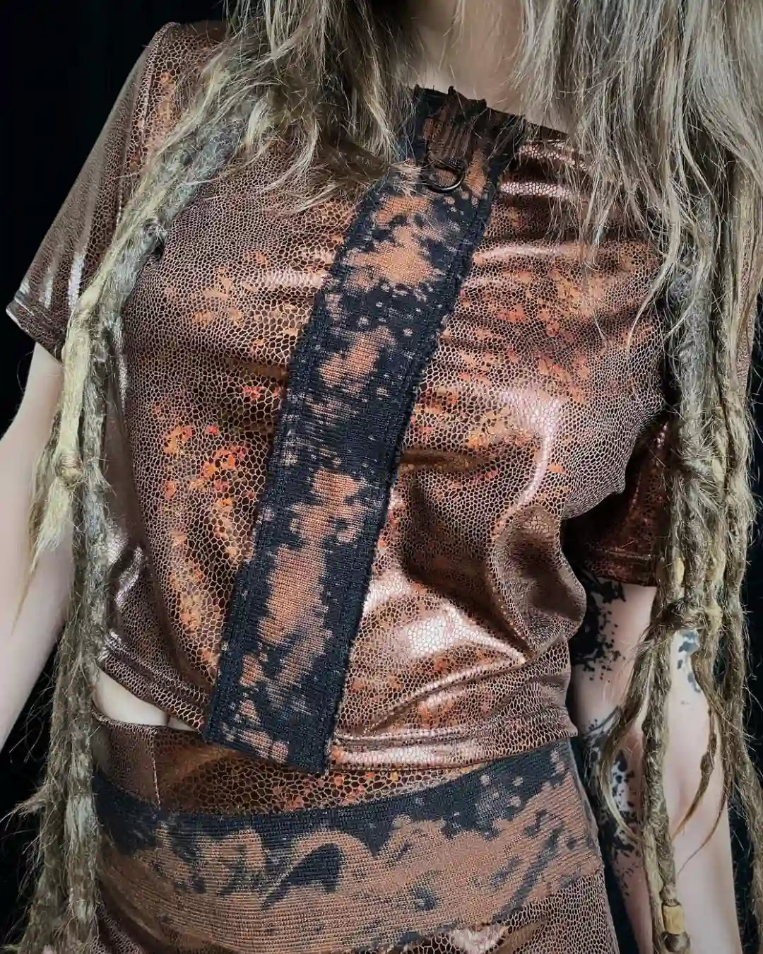 Holo Glitzer Top mit Leomesh und Tie Dye