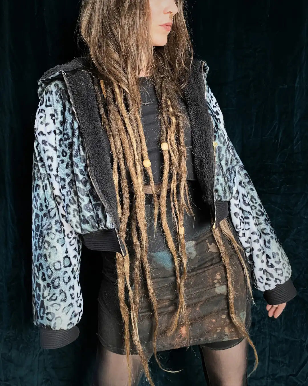 Felljacke Leo grau Schneeleopard mit Backpatch