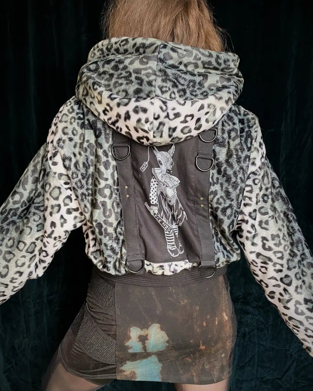 Felljacke Leo grau Schneeleopard mit Backpatch