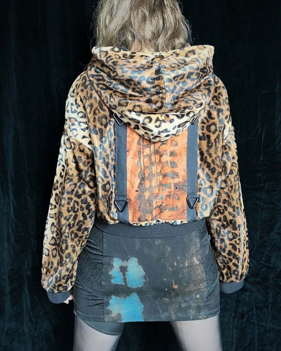 Felljacke Leo braun mit rotem Backpatch