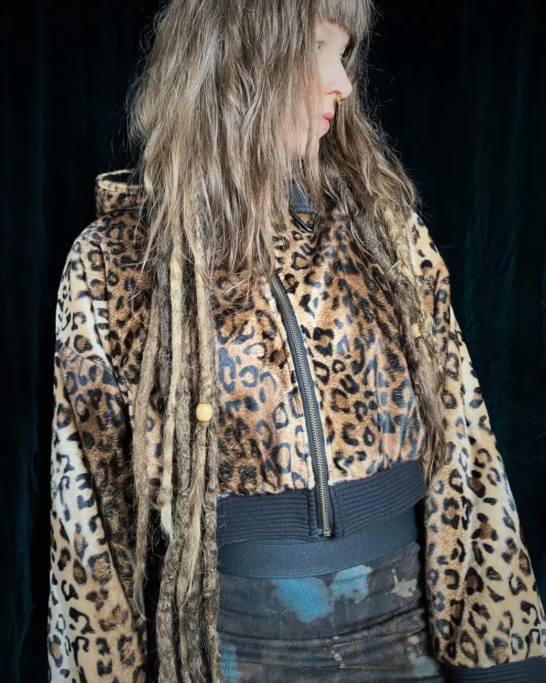 Felljacke Leo braun mit rotem Backpatch