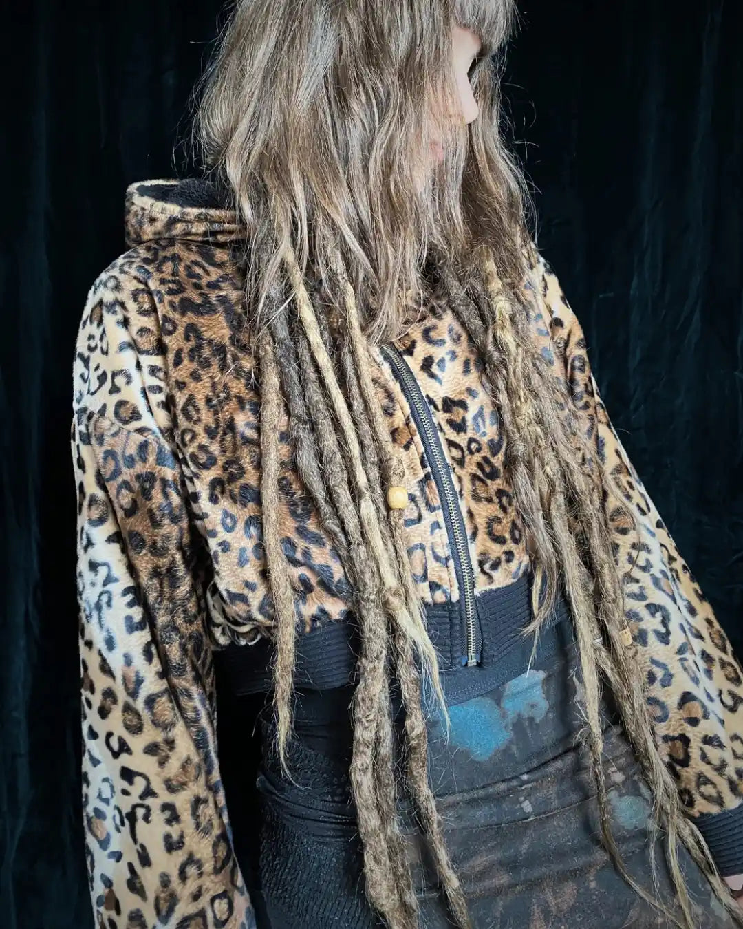 Felljacke Leo braun mit rotem Backpatch