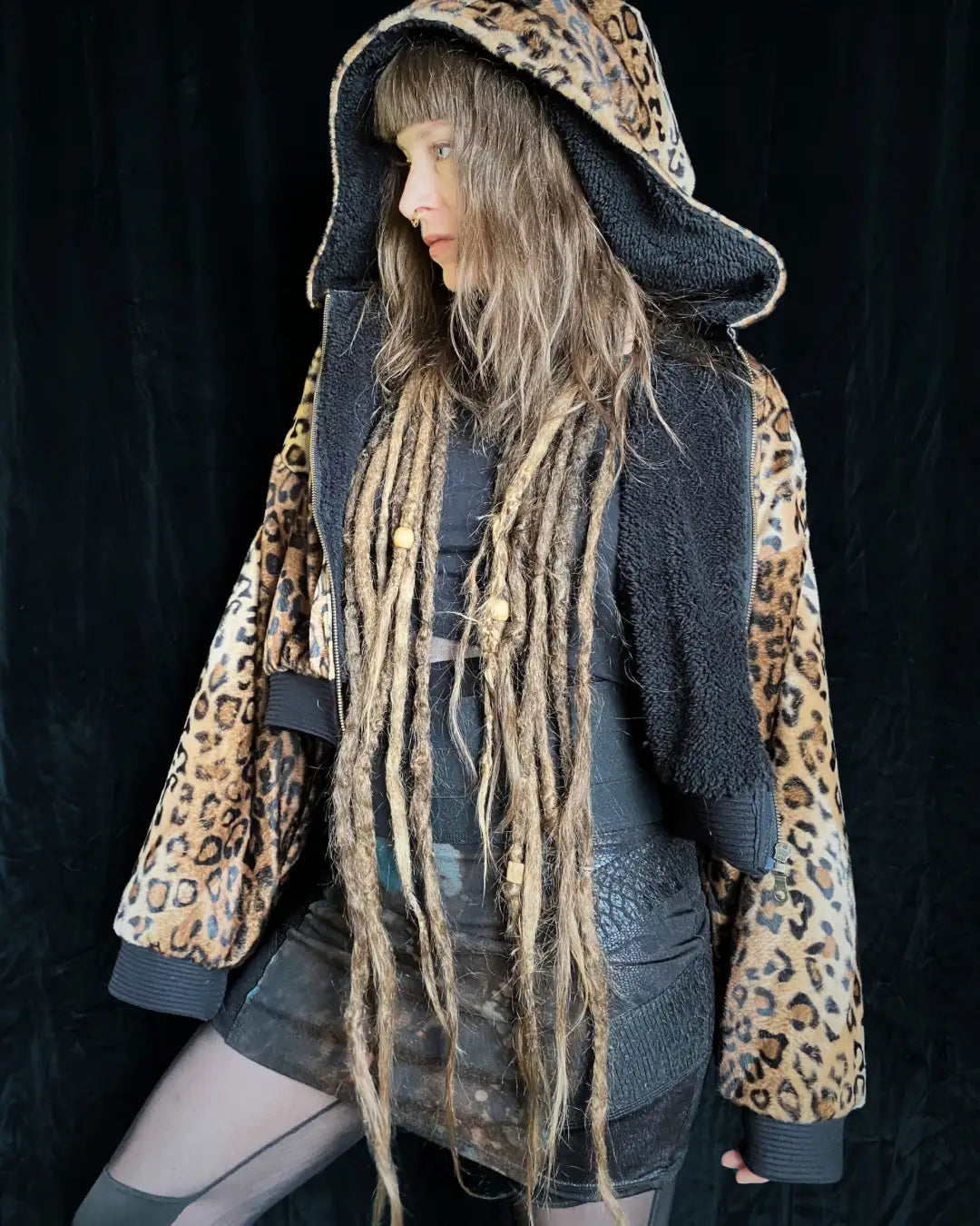 Felljacke Leo braun mit rotem Backpatch