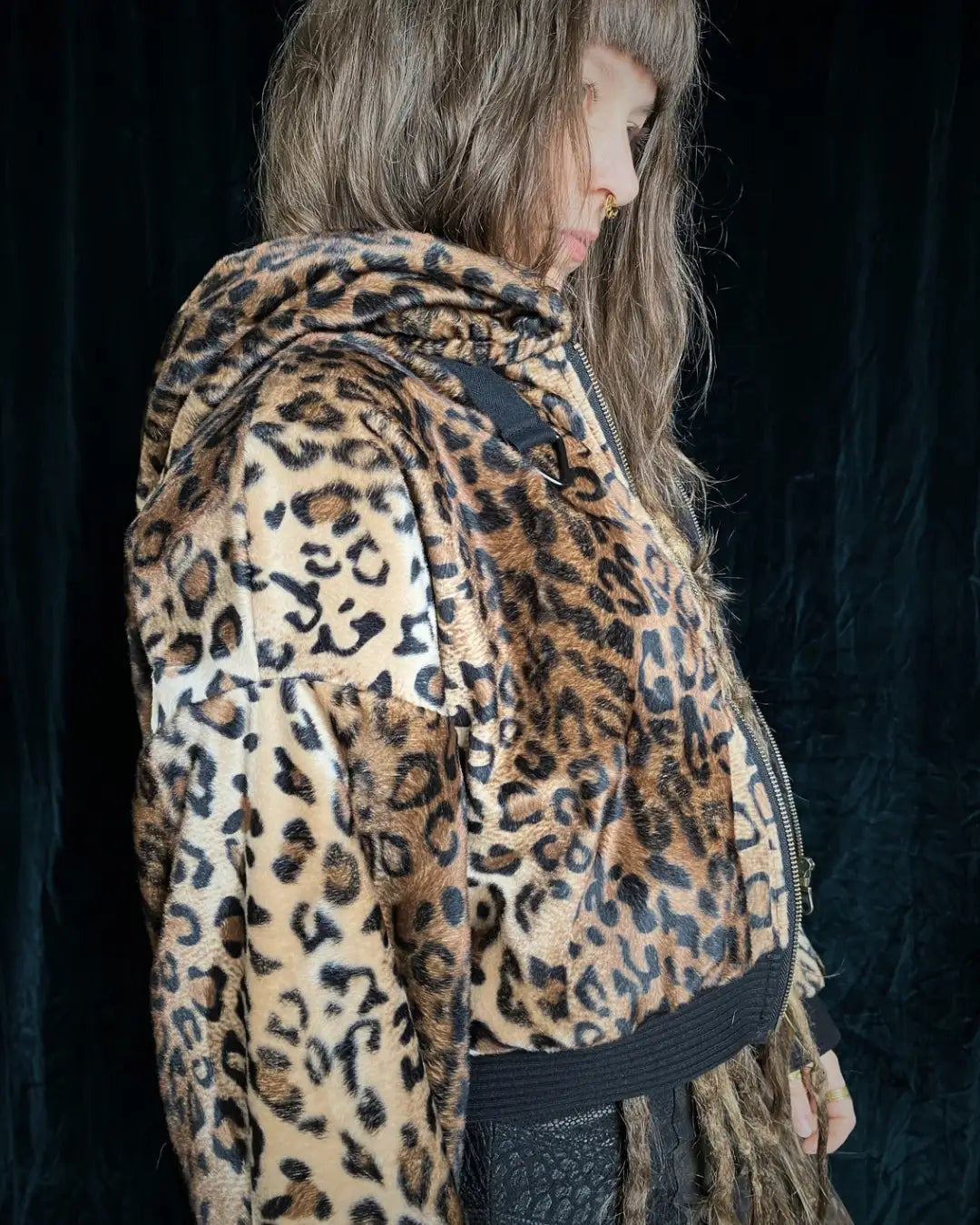 Felljacke Leo braun mit rotem Backpatch