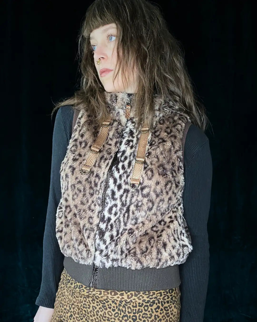 Furry vest Leo with Hoodie, Pockets and Backpatch