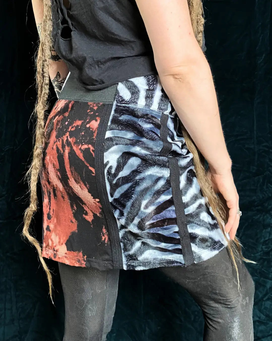 Minirock Zebrafell Animalprint / Tie Dye rot