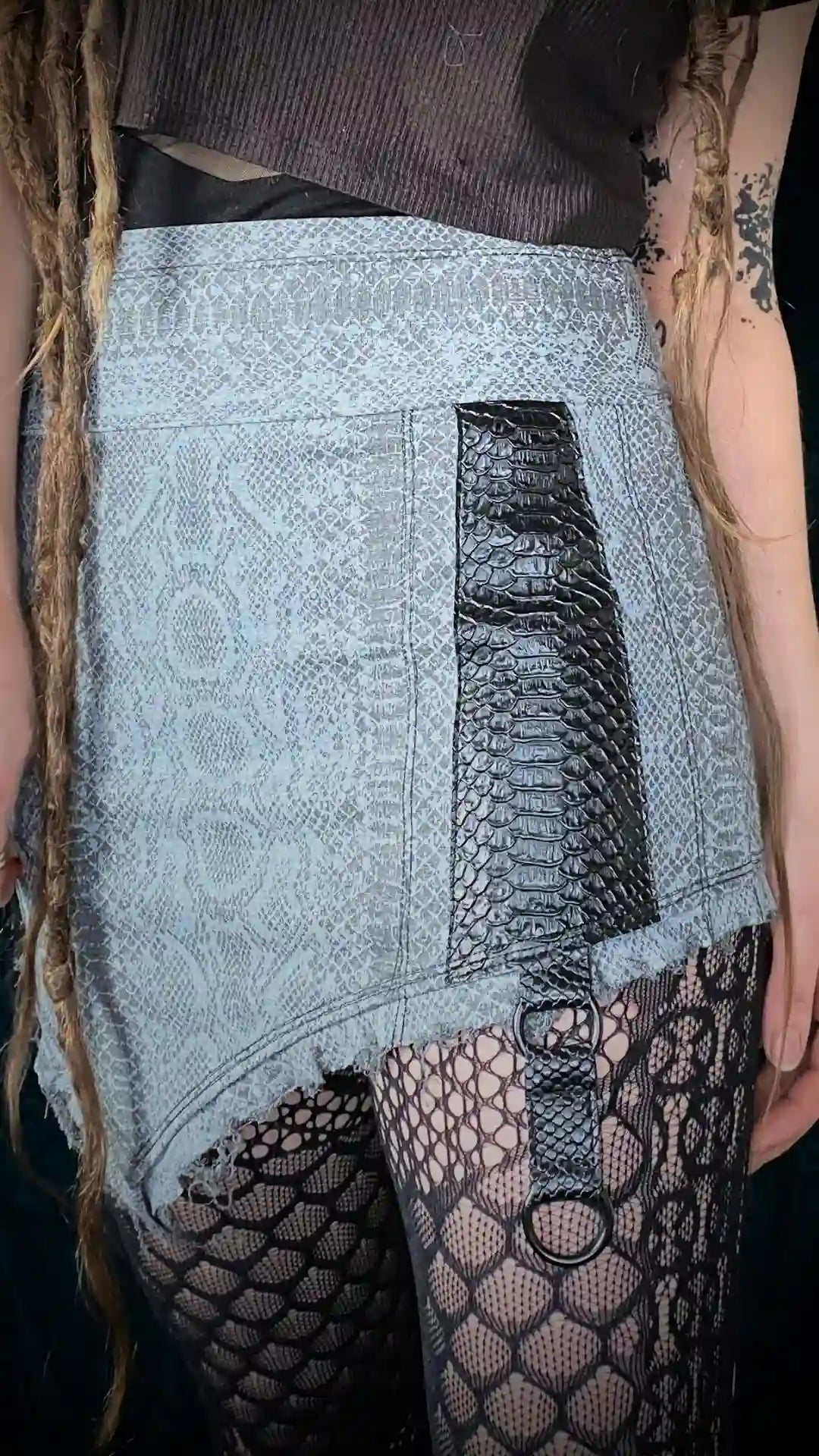 Mini skirt snake print grey II