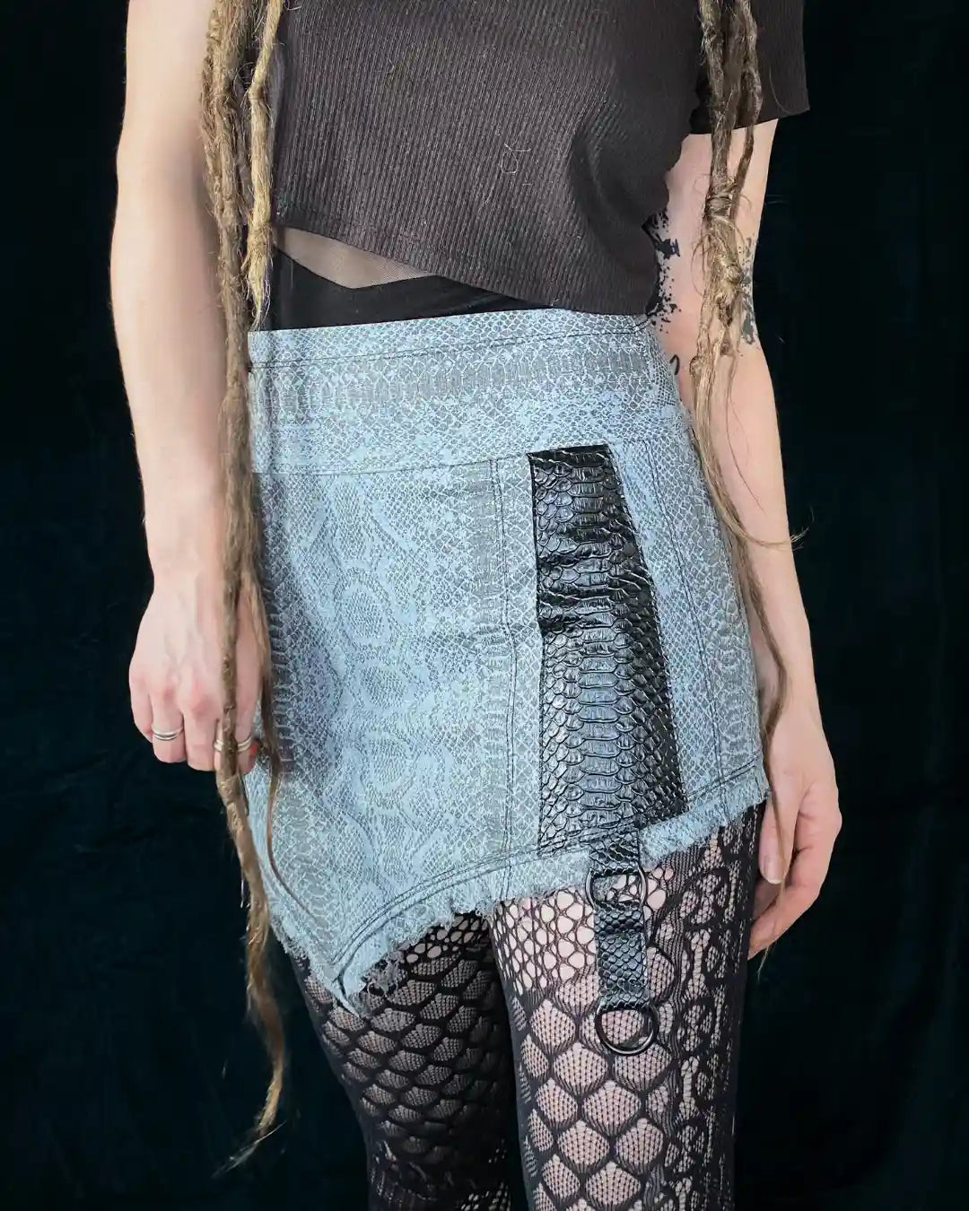 Mini skirt snake print grey II