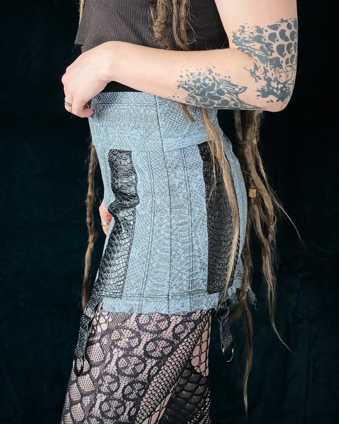 Mini skirt snake print grey II