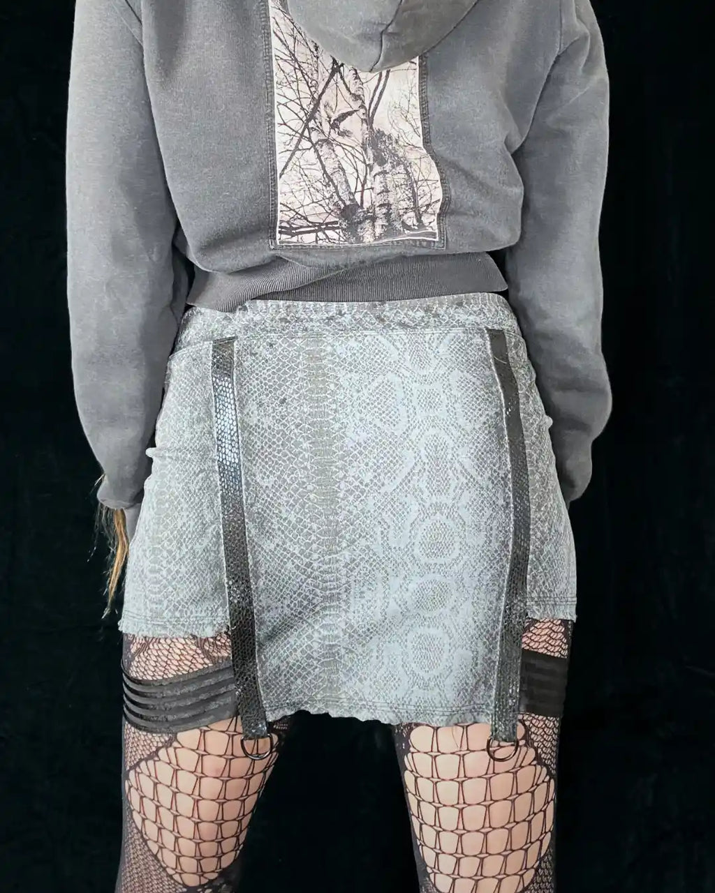 Mini skirt snake print grey