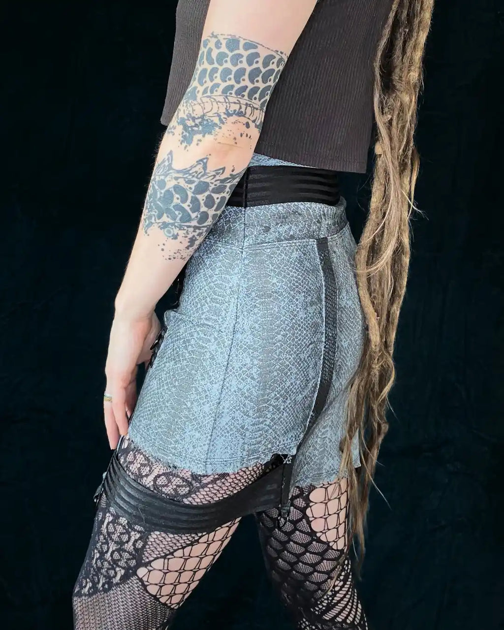 Mini skirt snake print grey