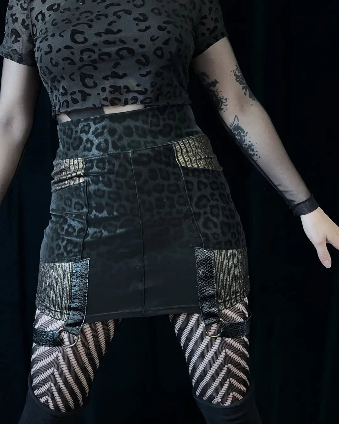 Minirock Leo/gold mit Taschen + Bändern