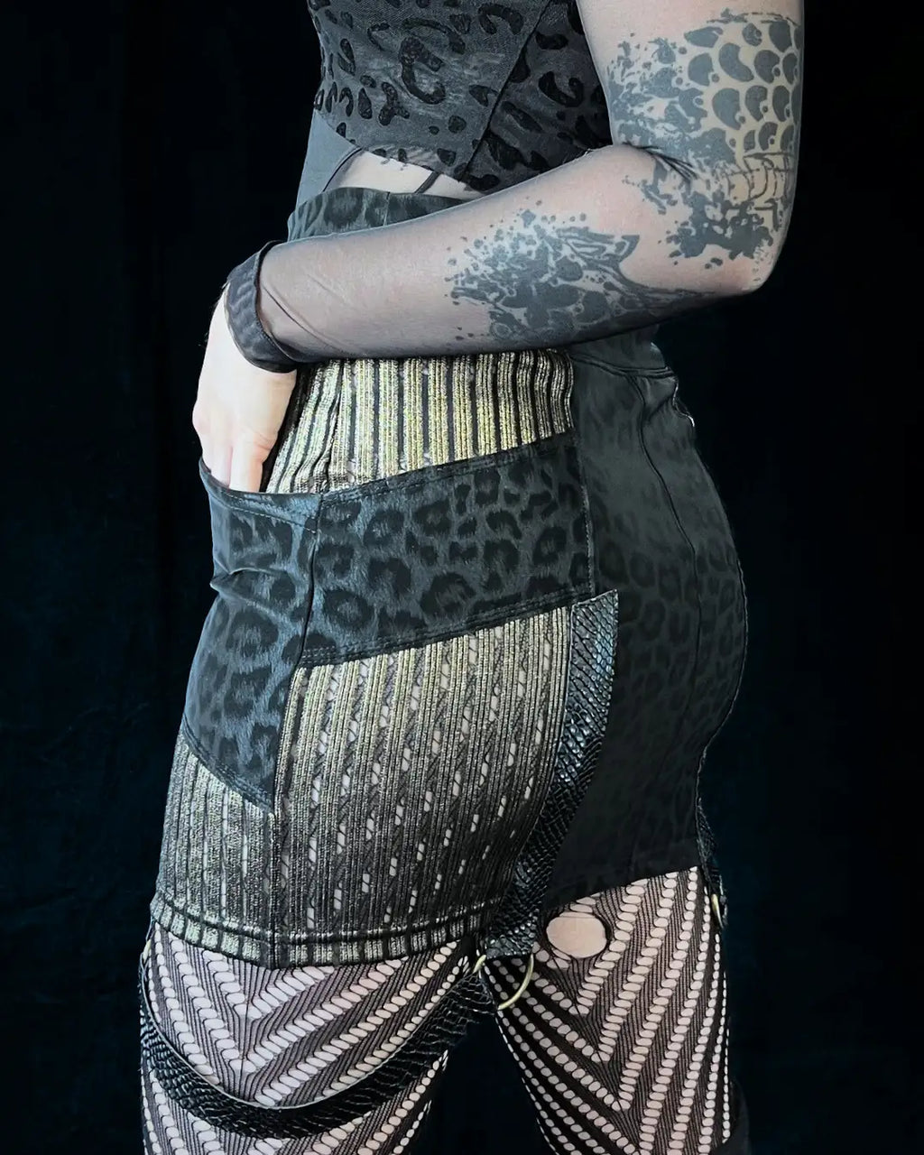 Minirock Leo/gold mit Taschen + Bändern