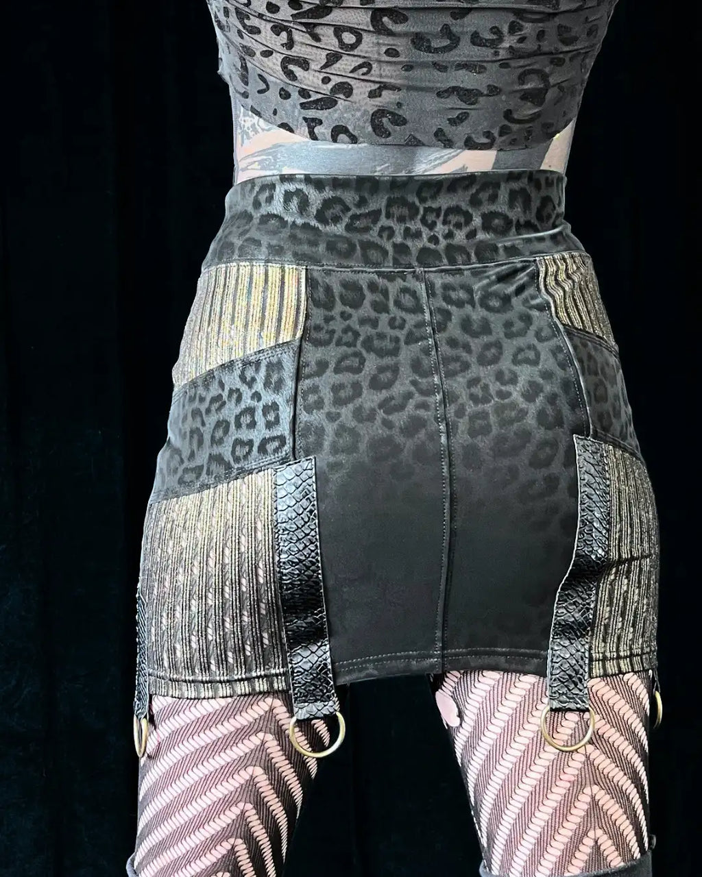 Miniskirt Leo/gold with Pockets + Rings