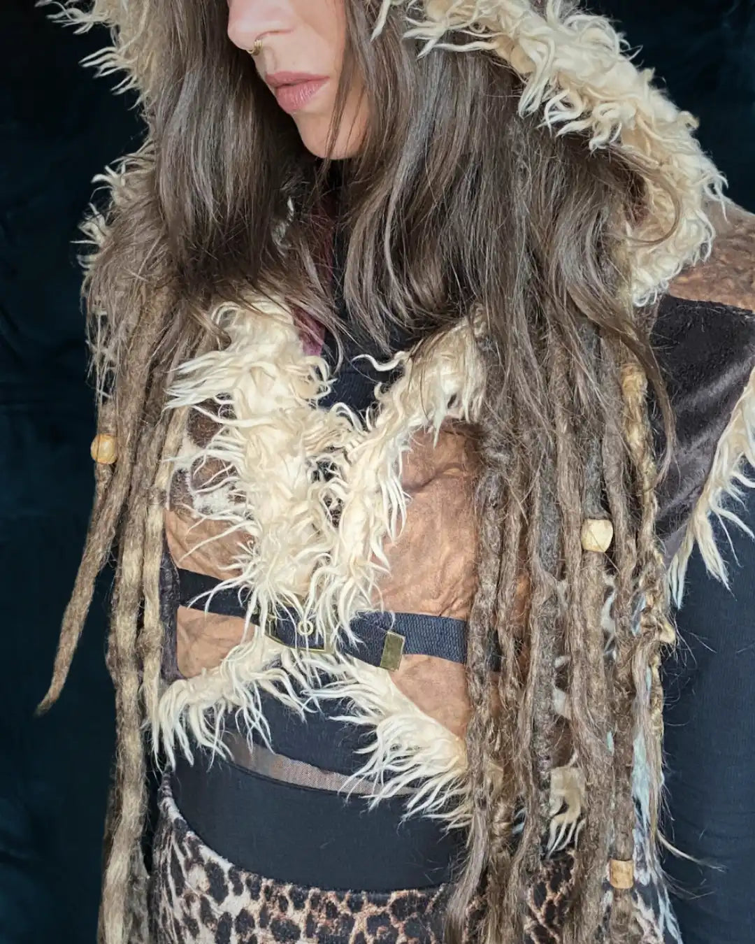 Fellweste Patchwork mit Kapuze und Backpatch