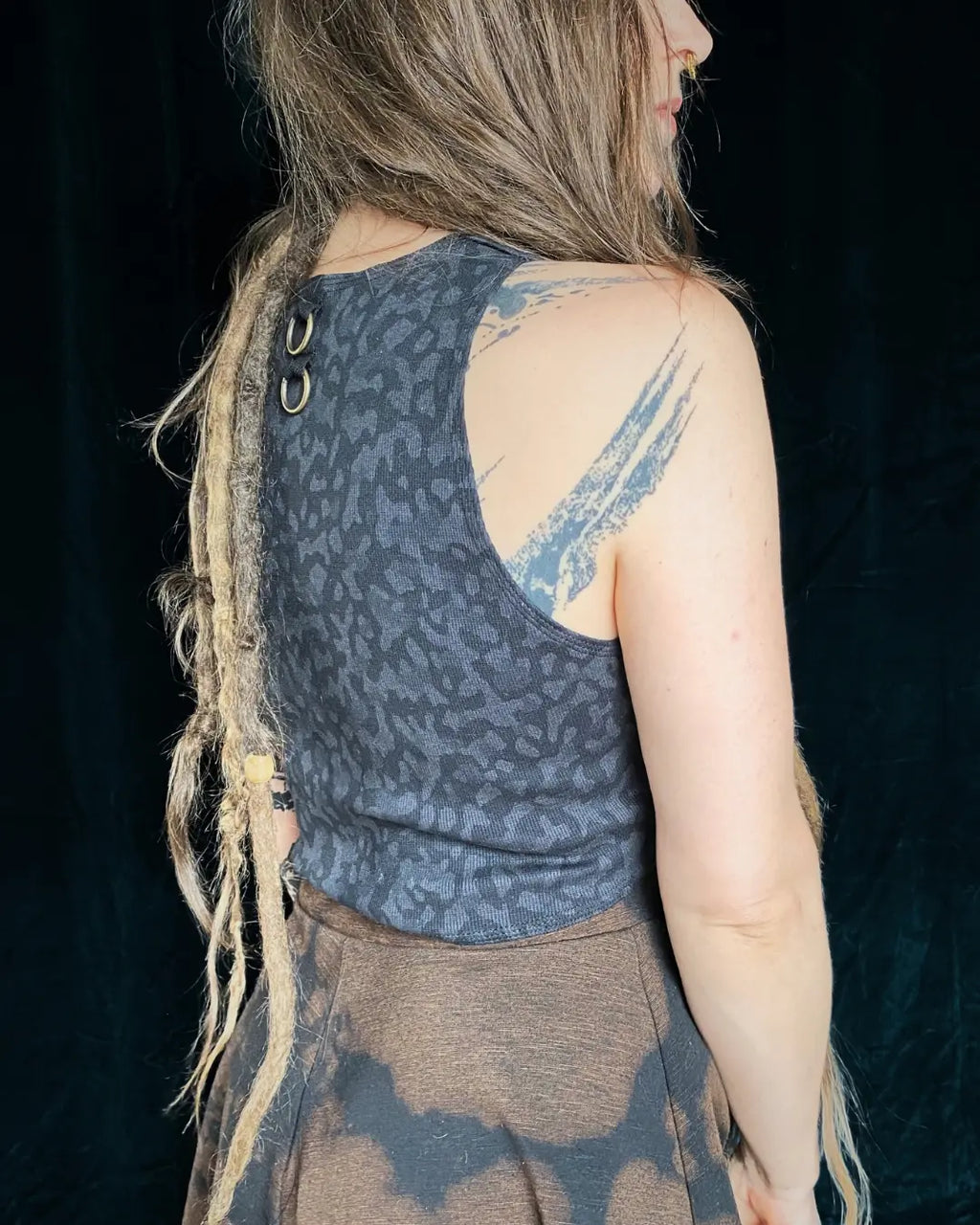 Cut-Out Crop Top mit Ringen