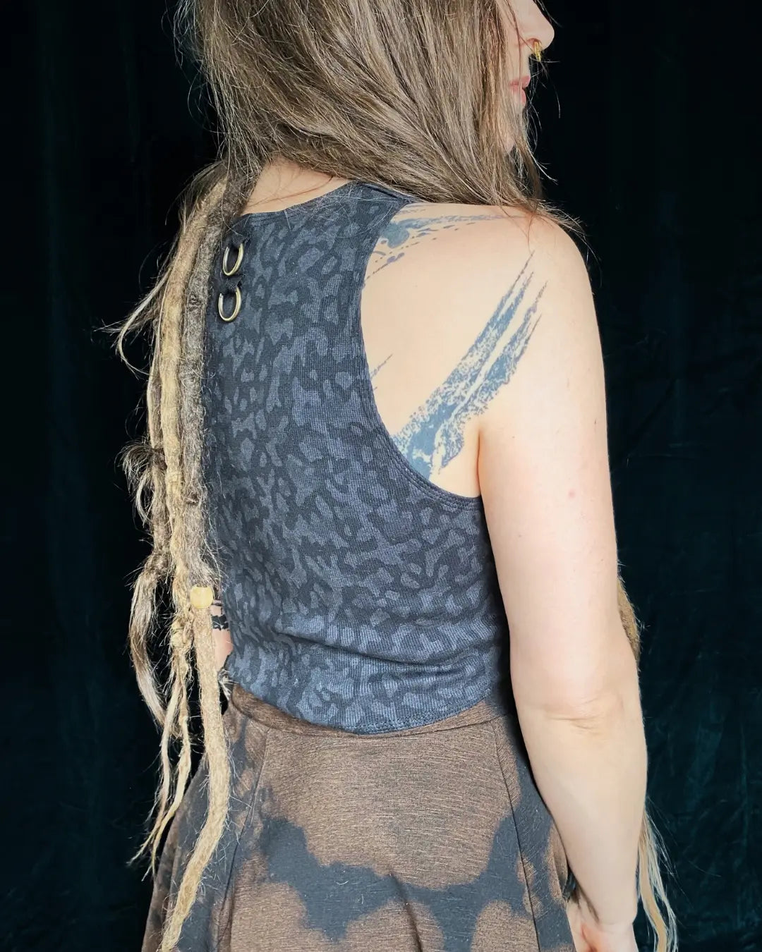 Cut-Out Crop Top mit Ringen